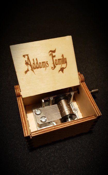 Boîte à musique en bois, Music box La Famille Addams
