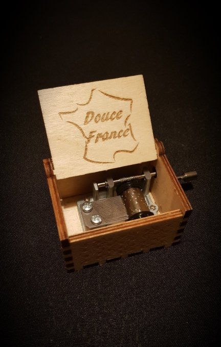 Boîte à musique en bois, Music box Charles Trenet - Douce France