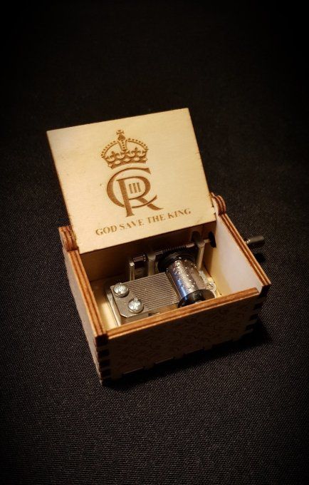 Boîte à musique en bois, Music box God save the King