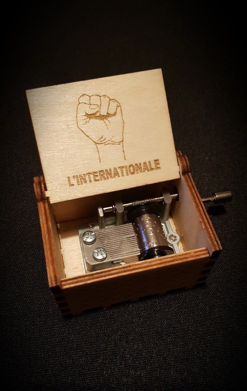 Boîte à musique en bois, Music box chant L'Internationale