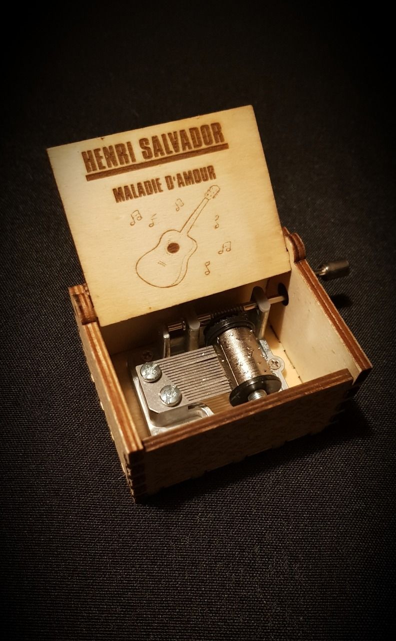 Boîte à musique en bois, Music box Henri Salvador - Maladie d'amour
