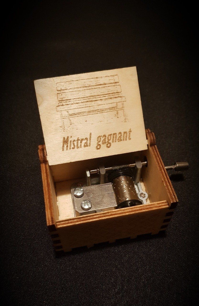 Boîte à musique en bois, Music box Renaud - Mistral gagnant