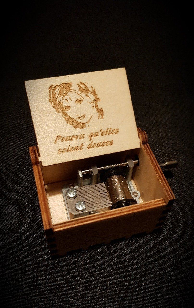 Boîte à musique en bois, Music box Mylène Farmer - Pourvu qu'elles soient douces