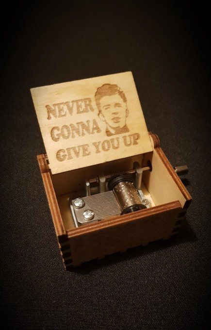 Boîte à musique en bois, Music box Rick Astley - Never gonna give you up