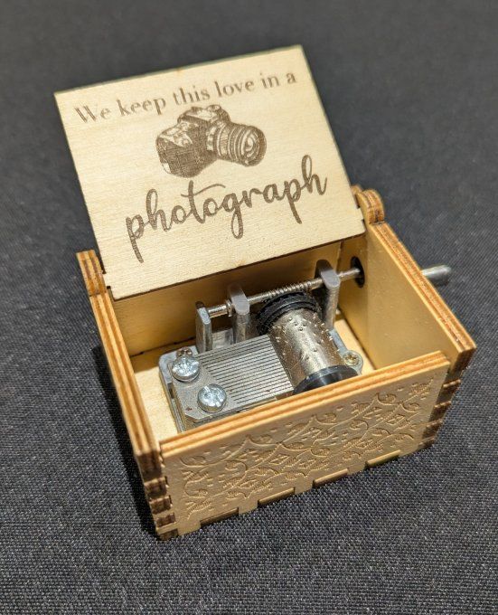 Boîte à musique en bois, Music box Ed Sheeran - Photograph