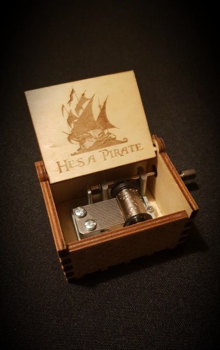 Boîte à musique en bois, Music box Pirates des Caraïbes - He's pirate