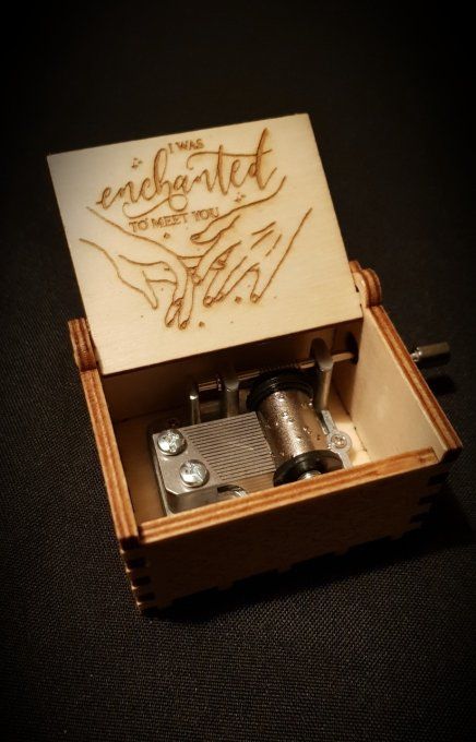 Boîte à musique en bois, Music box Taylor Swift - Enchanted