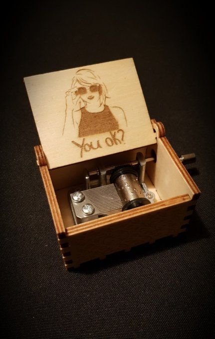 Boîte à musique en bois, Music box Taylor Swift - You belong with me