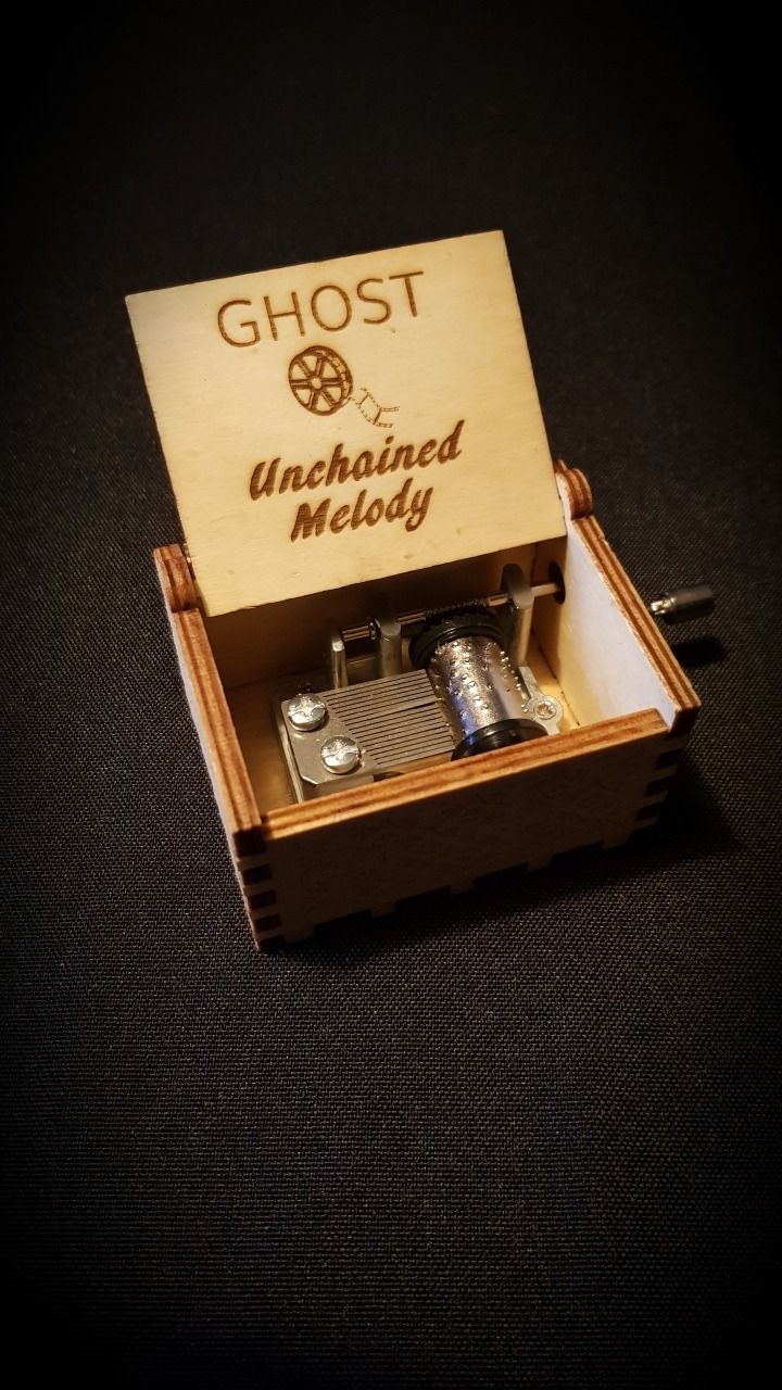 Boîte à musique en bois, Music box Unchained Melody - Ghost - The Righteous Brothers