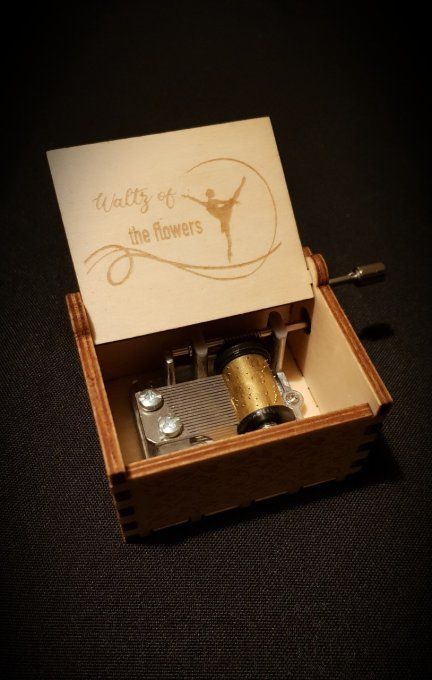Boîte à musique en bois, Music box Tchaïkovski - Valse des fleurs / Casse-noisette