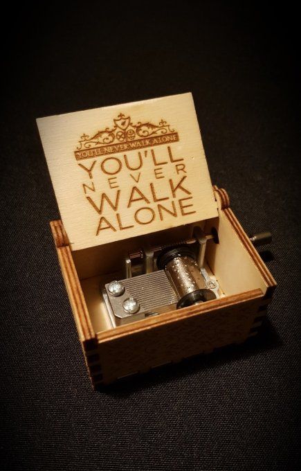 Boîte à musique en bois, Music box You'll never walk alone