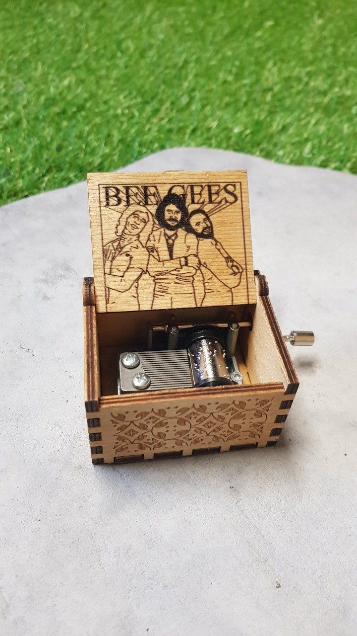 Boîte à musique en bois, Music box Bee Gees - How deep is your love