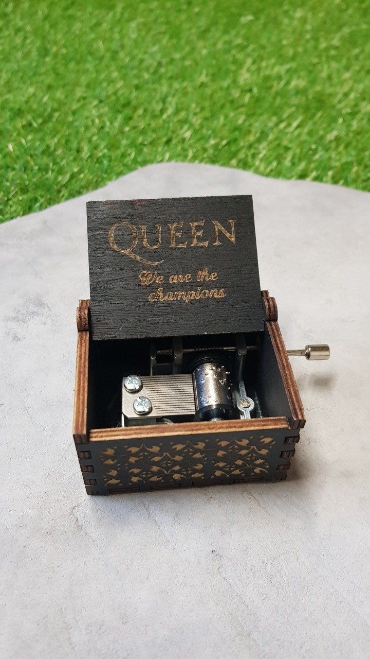 Boîte à musique en bois, Music box Queen - We are the champions