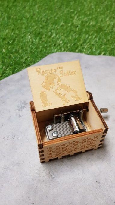 Boîte à musique en bois, Music box Roméo et Juliette