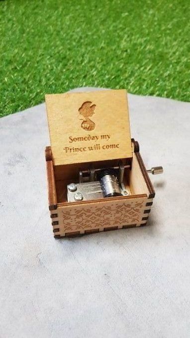 Boîte à musique en bois, Music box Blanche Neige Un jour mon Prince viendra